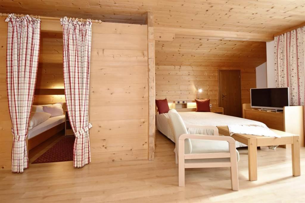 Berghof Gundalatsch Bed and Breakfast Gaschurn Exteriör bild