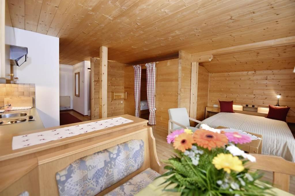 Berghof Gundalatsch Bed and Breakfast Gaschurn Exteriör bild